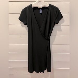 GAP black short-sleeve wrap dress – Size S (Stretch)